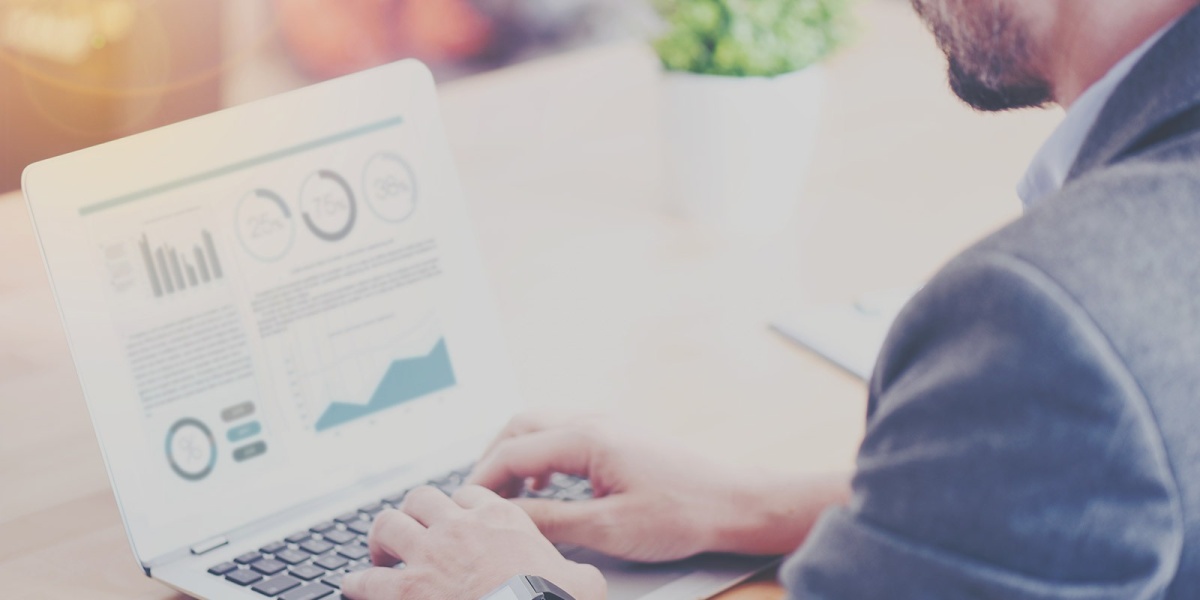 Als Underwriter sind Verhandlungssicherheit, Überzeugungskraft und Kommunikationsstärke gefragt Als Underwriter prüfst du Anträge und schätzt Risiken ein